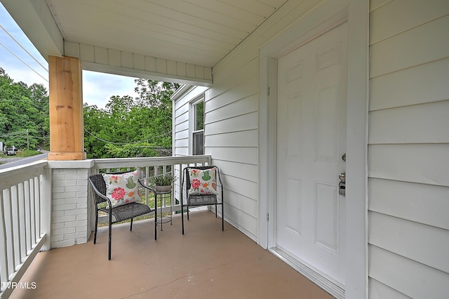 2221 Elizabethton Hwy, Johnson City, TN 37601 - balcony featuring view of wooded area