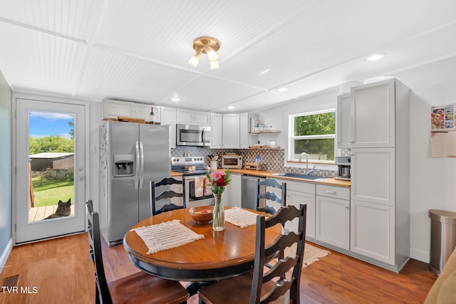 120 Stine St, Bristol, TN 37620 - kitchen featuring stainless steel appliances, a sink, tasteful backsplash, light wood finished floors, and recessed lighting