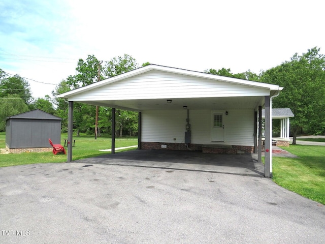 8929 Gateway Dr, Wise, VA 24293 - view of parking with asphalt driveway and a carport