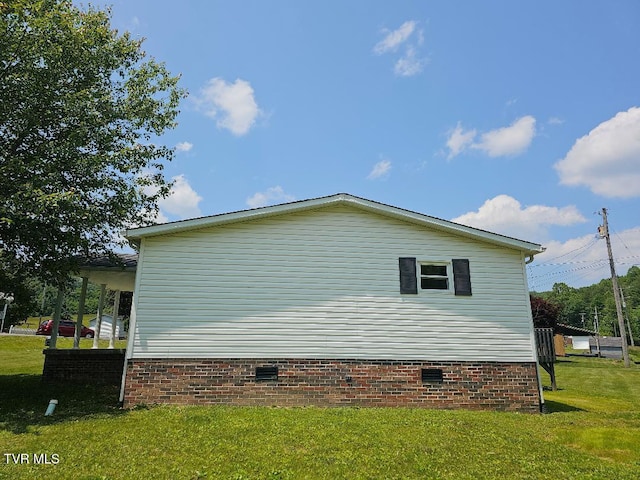 8929 Gateway Dr, Wise, VA 24293 - view of side of property with a yard and crawl space