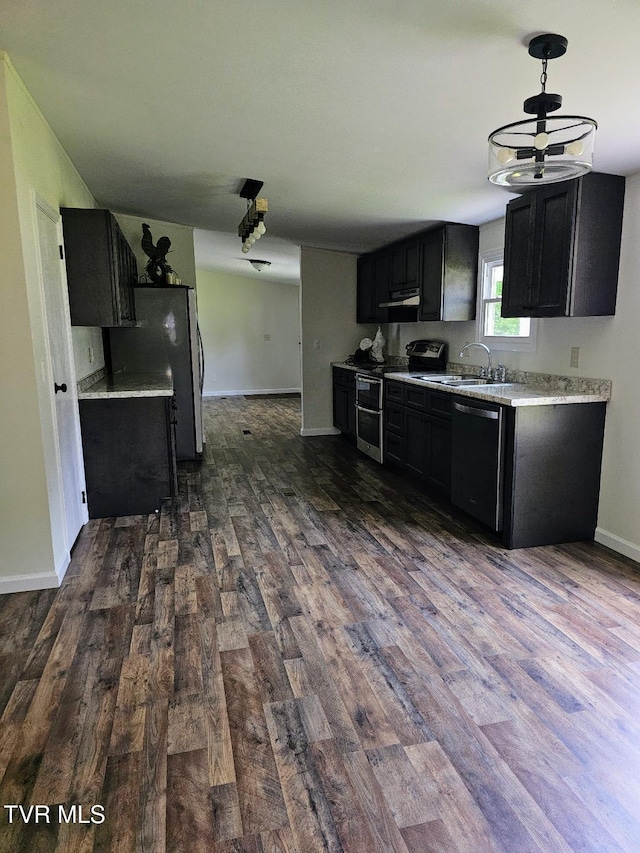 8929 Gateway Dr, Wise, VA 24293 - kitchen featuring stainless steel appliances, dark cabinetry, dark wood-style floors, light countertops, and baseboards