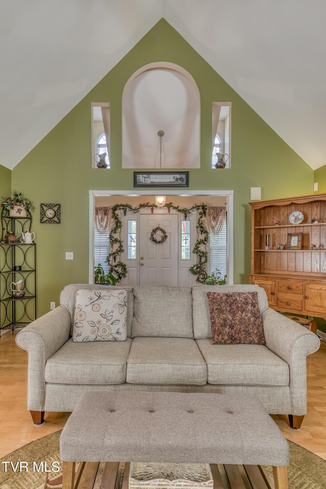 620 Glen Oaks Pl, Johnson City, TN 37615 - living room with high vaulted ceiling and wood finished floors