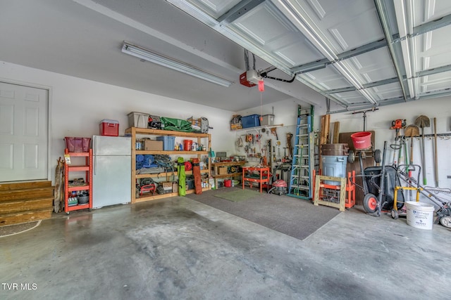 620 Glen Oaks Pl, Johnson City, TN 37615 - garage featuring freestanding refrigerator and a garage door opener