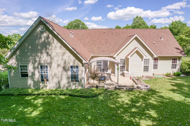 620 Glen Oaks Pl, Johnson City, TN 37615 - rear view of property with a lawn and a patio