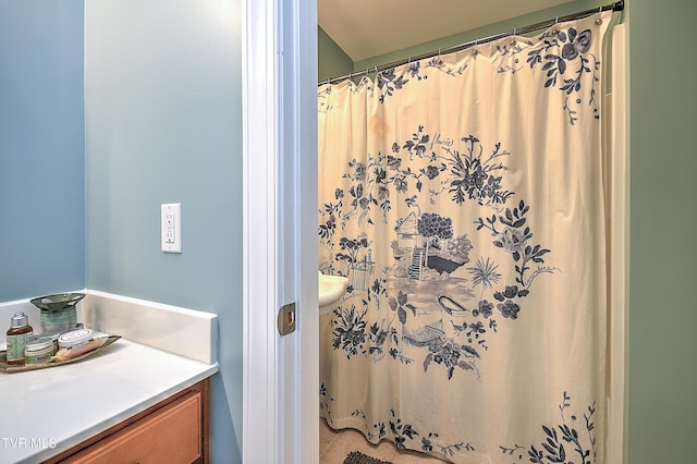 410 Grovemont Pl, Piney Flats, TN 37686 - full bathroom with a shower with curtain