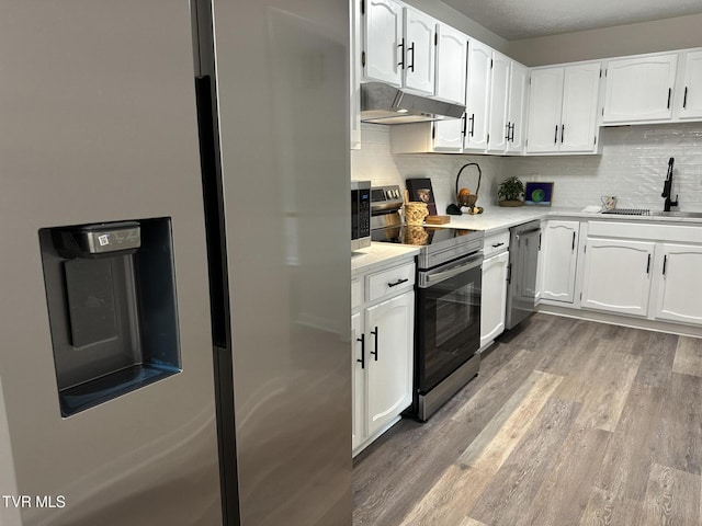 516 Fleetwood Ct Unit F, Kingsport, TN 37660 - kitchen with under cabinet range hood, appliances with stainless steel finishes, a sink, light wood-type flooring, and light countertops