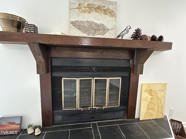 516 Fleetwood Ct Unit F, Kingsport, TN 37660 - detailed view of a glass covered fireplace