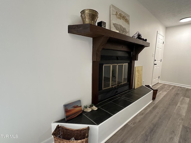 516 Fleetwood Ct Unit F, Kingsport, TN 37660 - detailed view of wood finished floors, baseboards, and a textured ceiling