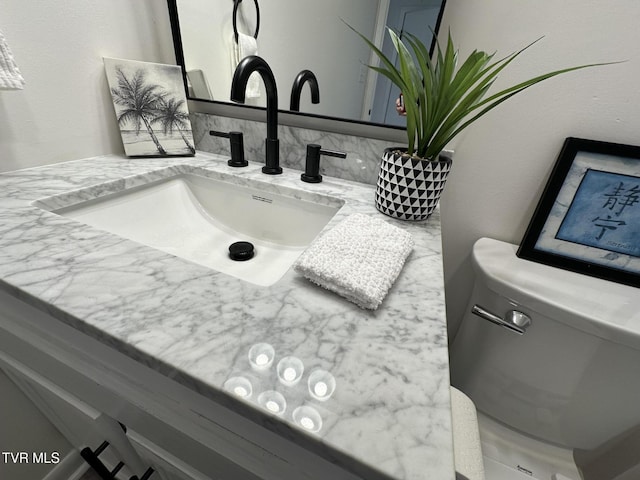 516 Fleetwood Ct Unit F, Kingsport, TN 37660 - bathroom with vanity and toilet