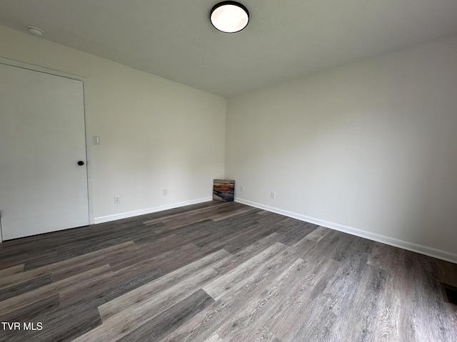 516 Fleetwood Ct Unit F, Kingsport, TN 37660 - spare room featuring dark wood finished floors and baseboards