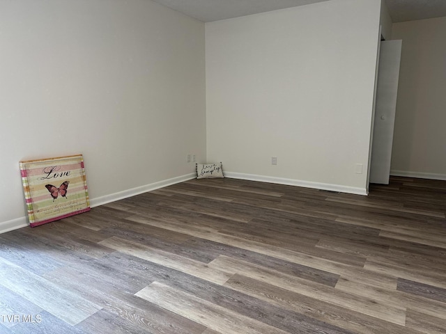 516 Fleetwood Ct Unit F, Kingsport, TN 37660 - empty room featuring wood finished floors and baseboards