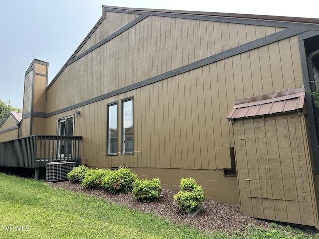 516 Fleetwood Ct Unit F, Kingsport, TN 37660 - view of side of home featuring central AC, a wooden deck, a yard, and crawl space