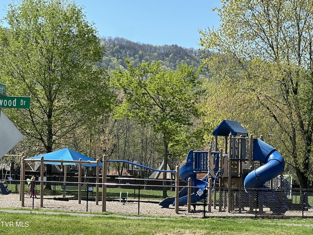 516 Fleetwood Ct Unit F, Kingsport, TN 37660 - view of community play area