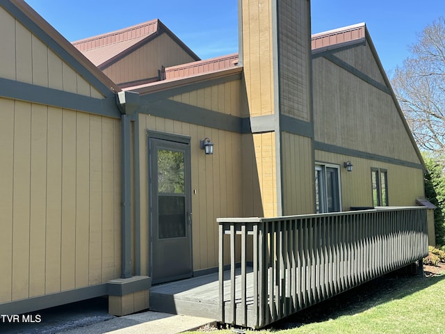 516 Fleetwood Ct Unit F, Kingsport, TN 37660 - entrance to property with a chimney