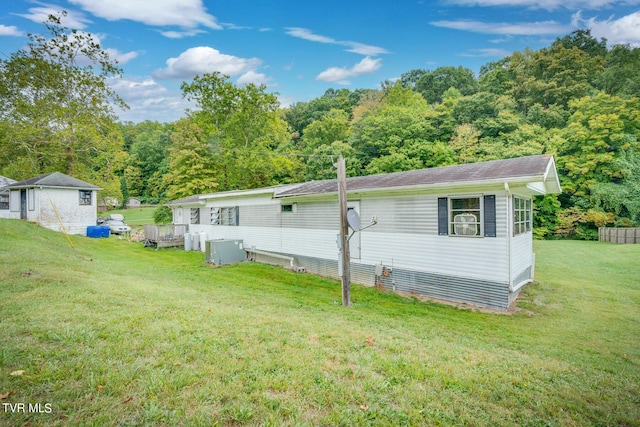 6855 Gate City Hwy, Bristol, VA 24202 - back of property featuring a yard and a view of trees