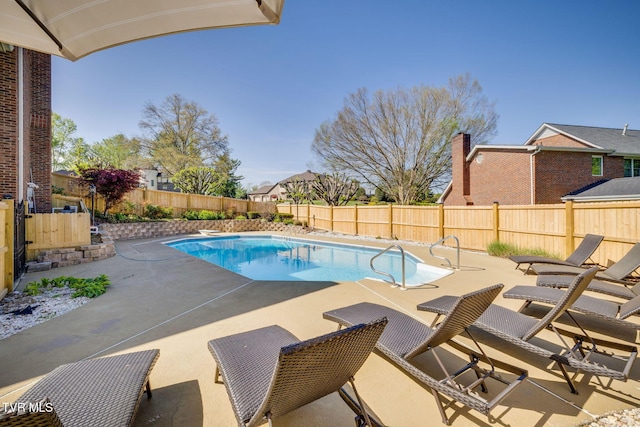 2001 Springfield Ave, Kingsport, TN 37664 - view of swimming pool with a patio and a fenced backyard