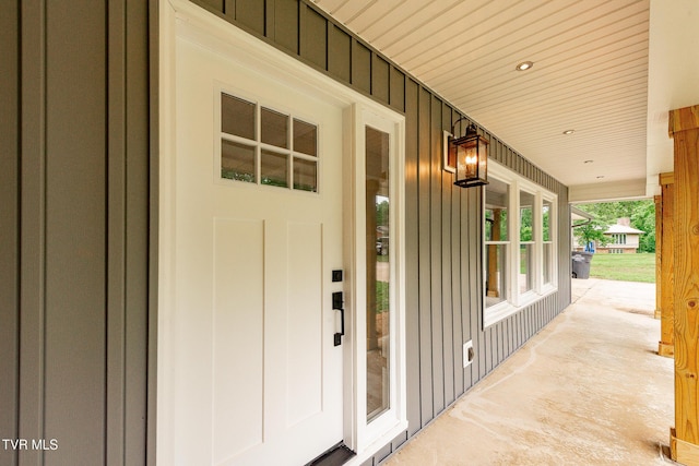 1236 Nassau Dr, Kingsport, TN 37660 - doorway to property featuring a porch and board and batten siding