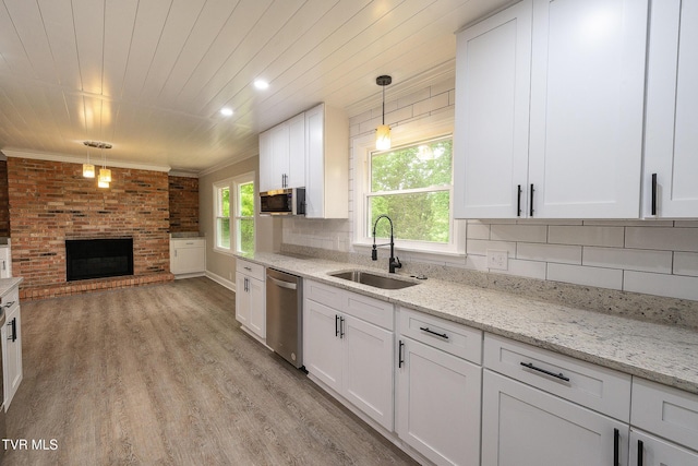 1236 Nassau Dr, Kingsport, TN 37660 - kitchen featuring a sink, stainless steel appliances, light wood-style floors, white cabinetry, and open floor plan