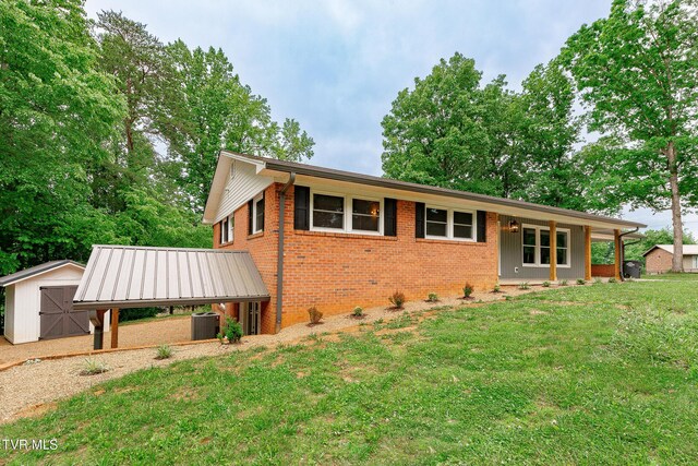 1236 Nassau Dr, Kingsport, TN 37660 - single story home with central AC unit, brick siding, a front lawn, and a carport