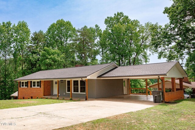 1236 Nassau Dr, Kingsport, TN 37660 - single story home featuring driveway, an attached carport, and a front yard