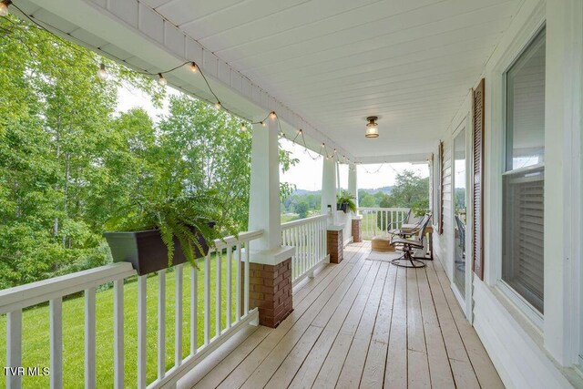 3901 Rocky Hill Ln, Kingsport, TN 37660 - deck with a yard