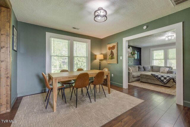 3901 Rocky Hill Ln, Kingsport, TN 37660 - dining space with a textured ceiling, dark wood-style floors, and baseboards