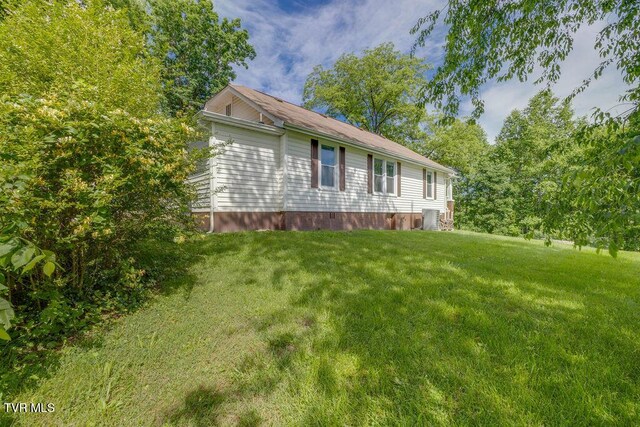 3901 Rocky Hill Ln, Kingsport, TN 37660 - view of property exterior featuring central AC and a yard