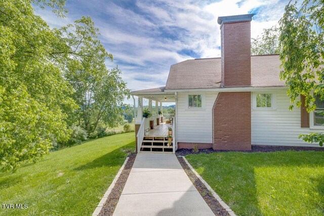 3901 Rocky Hill Ln, Kingsport, TN 37660 - view of green lawn featuring a deck