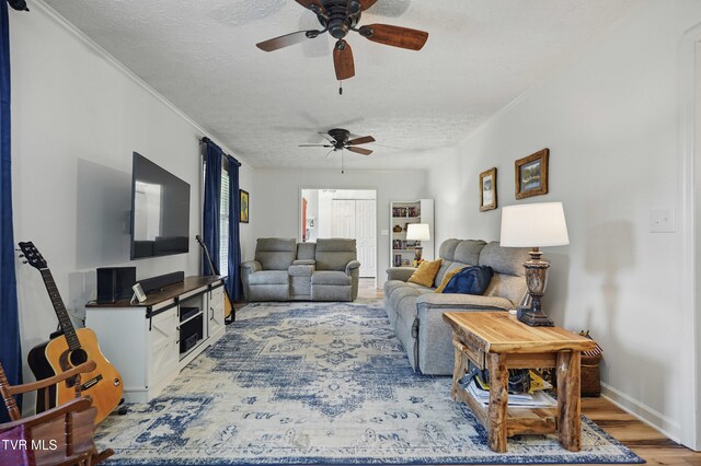5009 Surrey Dr, Kingsport, TN 37664 - living room with a ceiling fan, a textured ceiling, wood finished floors, and baseboards