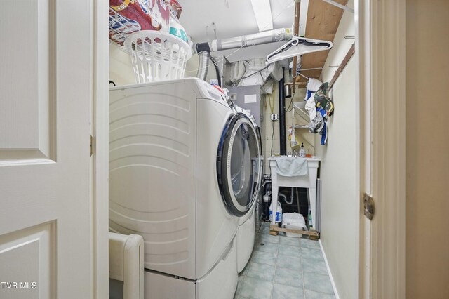 5009 Surrey Dr, Kingsport, TN 37664 - laundry area with washing machine and clothes dryer and baseboards
