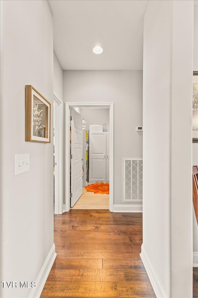 3321 Cottage Green Ct, Kingsport, TN 37664 - hallway featuring hardwood / wood-style flooring, baseboards, and recessed lighting