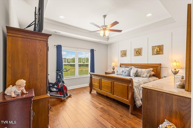 3321 Cottage Green Ct, Kingsport, TN 37664 - bedroom with a tray ceiling, hardwood / wood-style floors, ornamental molding, baseboards, and a ceiling fan