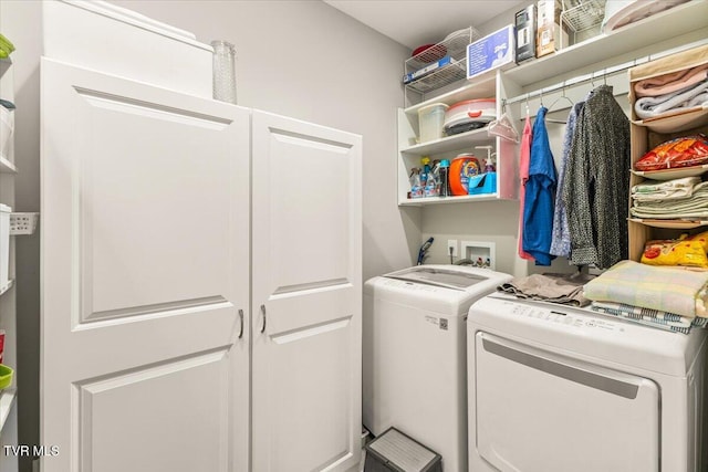 3321 Cottage Green Ct, Kingsport, TN 37664 - laundry area with independent washer and dryer