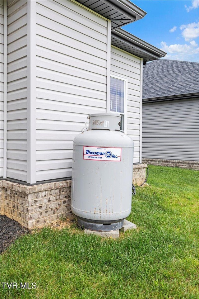 3321 Cottage Green Ct, Kingsport, TN 37664 - exterior view of gas tank