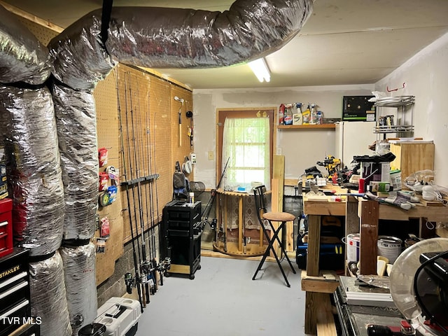 326 Park Ave, Appalachia, VA 24216 - office space with a workshop area and finished concrete floors