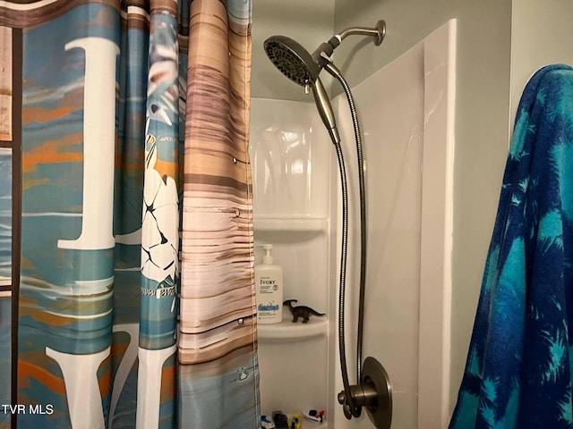 326 Park Ave, Appalachia, VA 24216 - bathroom view of curtained shower