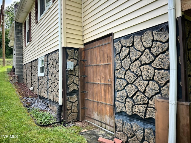 326 Park Ave, Appalachia, VA 24216 - view of exterior entry with stone siding