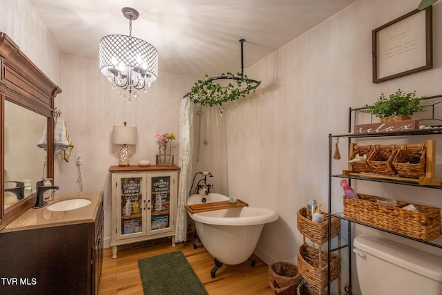1318 E Lakeview Dr, Johnson City, TN 37601 - full bath with a soaking tub, wood finished floors, vanity, toilet, and a chandelier