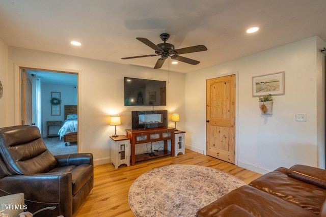 1318 E Lakeview Dr, Johnson City, TN 37601 - living room featuring a ceiling fan, light wood-style flooring, baseboards, and recessed lighting