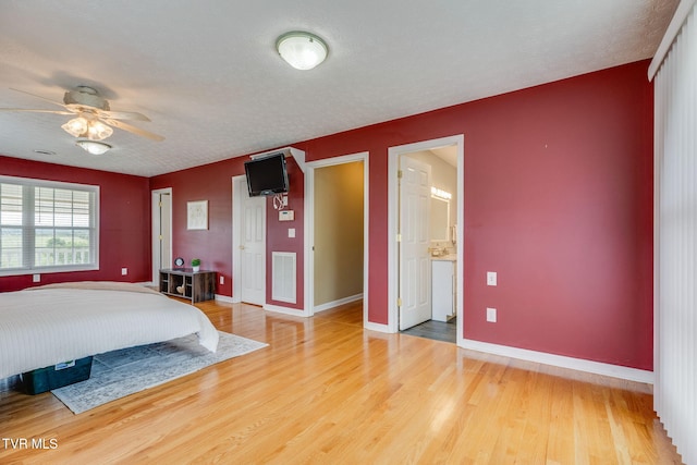 516 Bowmantown Rd, Telford, TN 37690 - bedroom with light wood-style floors, baseboards, and a textured ceiling