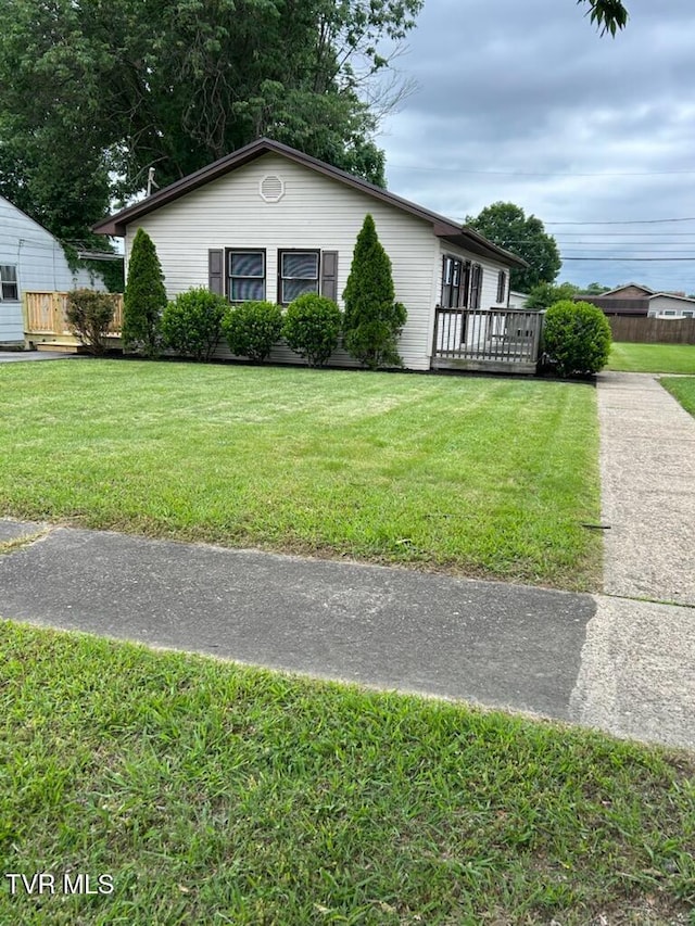 1657 Redwood Dr, Kingsport, TN 37664 - single story home with a front yard