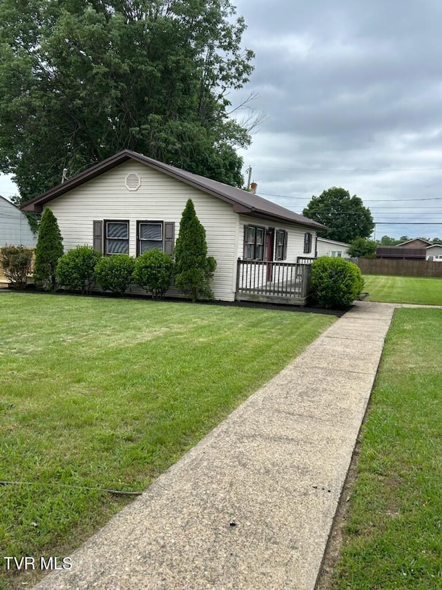 1657 Redwood Dr, Kingsport, TN 37664 - single story home featuring a wooden deck