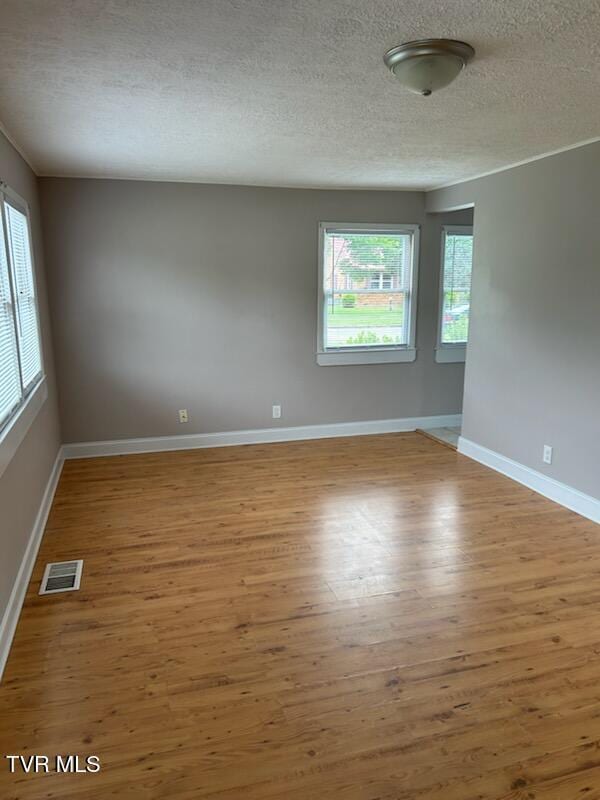 1657 Redwood Dr, Kingsport, TN 37664 - empty room featuring wood finished floors, a textured ceiling, and baseboards