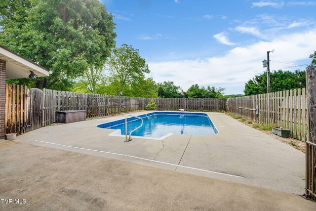206 Windmere Pl, Kingsport, TN 37663 - view of pool featuring a patio and a fenced backyard