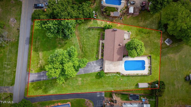 206 Windmere Pl, Kingsport, TN 37663 - aerial view of property's location featuring property boundaries highlighted and a pool