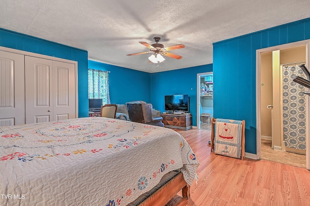 481 Pleasant Hill Rd, Blountville, TN 37617 - bedroom featuring wood finished floors, a closet, a textured ceiling, a ceiling fan, and baseboards