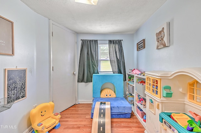 481 Pleasant Hill Rd, Blountville, TN 37617 - recreation room featuring wood finished floors and a textured ceiling