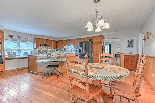 481 Pleasant Hill Rd, Blountville, TN 37617 - dining space with light wood finished floors, a chandelier, and a textured ceiling