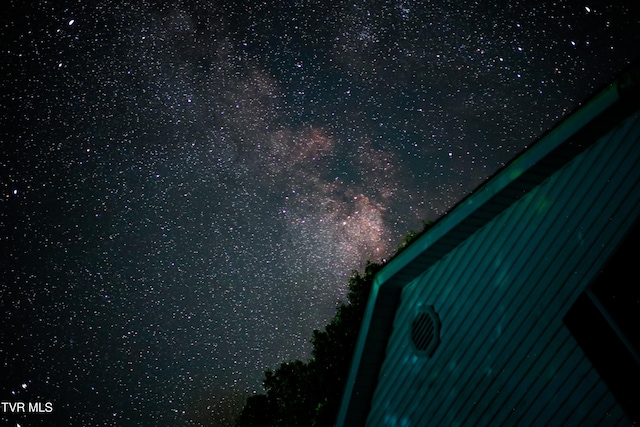 402 Crabtree Rd, Roan Mountain, TN 37687 - exterior view
