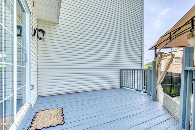 595 Suncrest Dr, Bristol, VA 24201 - view of wooden terrace